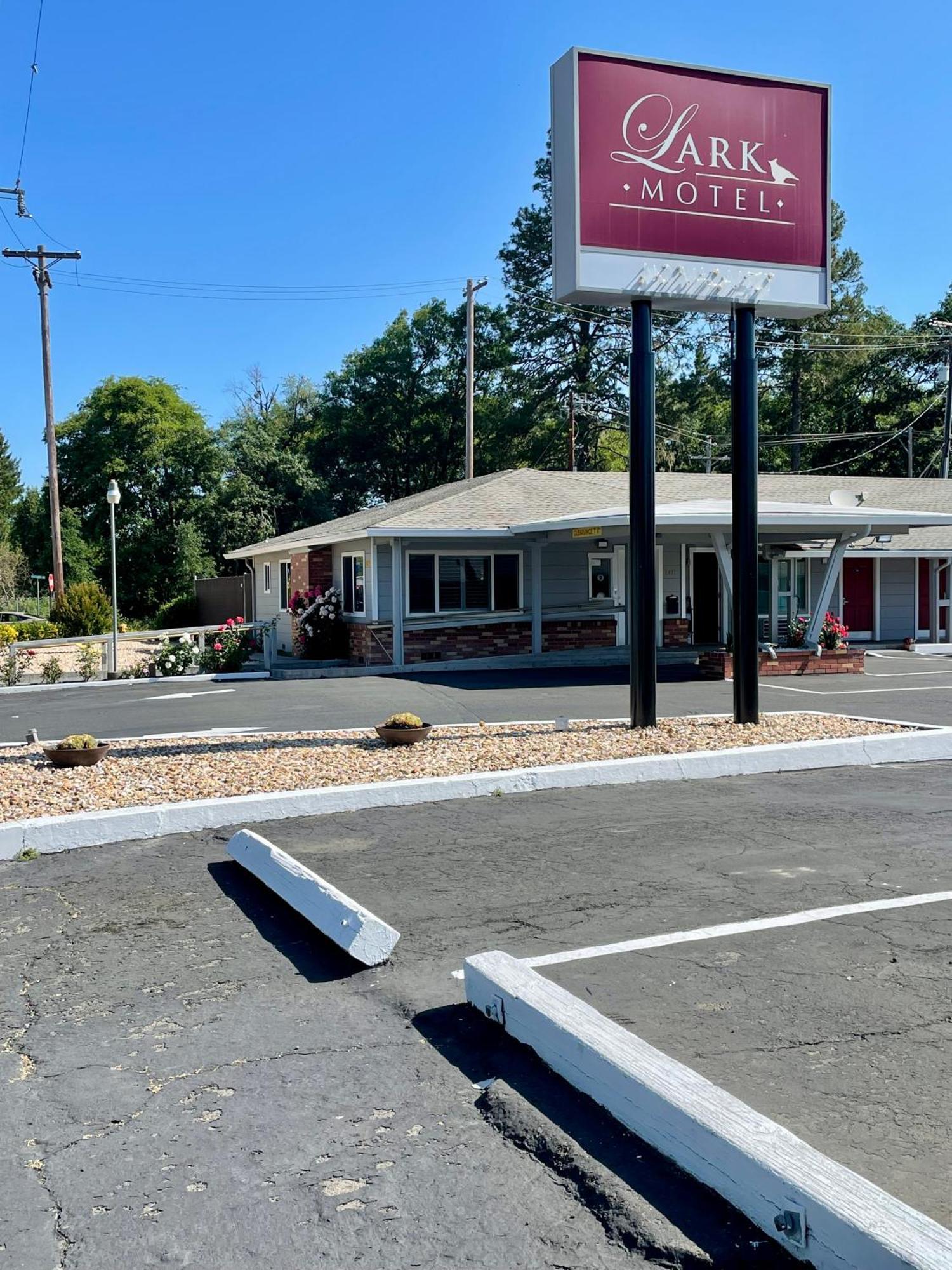Lark Motel Willits Exterior photo
